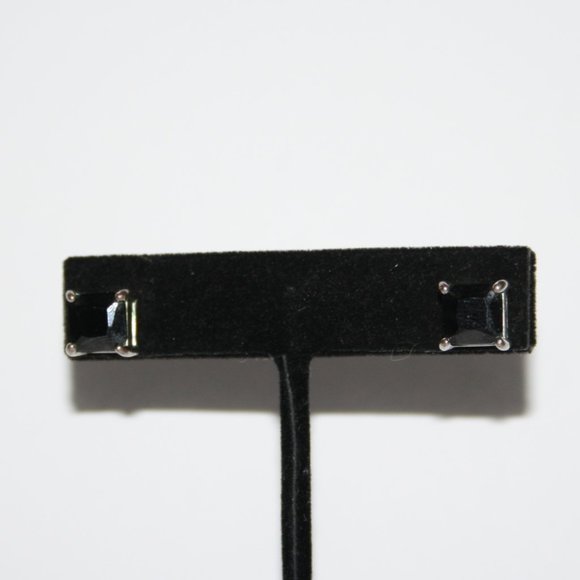 Beautiful silver and black cz stud earrings - Picture 1 of 4